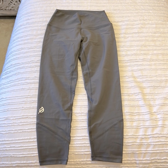 P'tula Pants - P’tula grey crop leggings